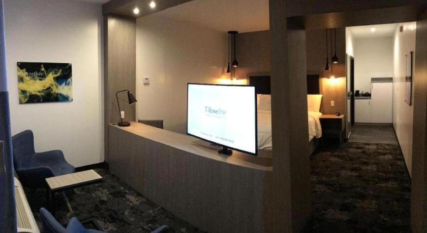 Hotel Bella Jersey Village Extérieur photo