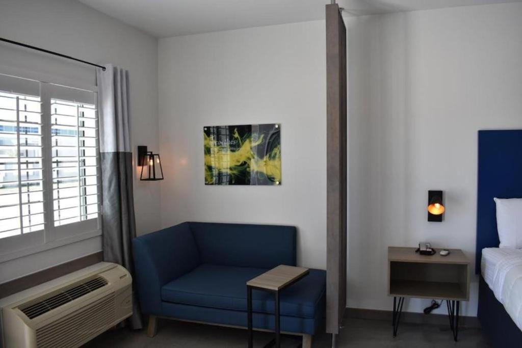 Hotel Bella Jersey Village Extérieur photo